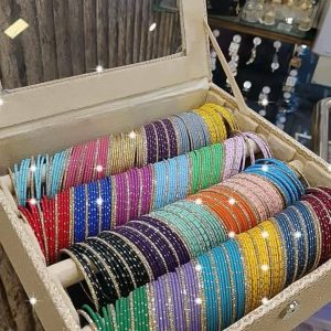 Bangle set with storage box